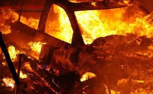 В Одесской области на парковке тушили горевший автомобиль