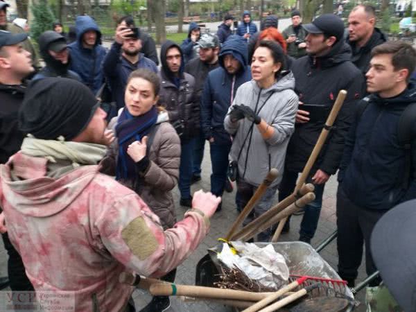 В Одесі активістам заблокували вхід у Літній театр: відео