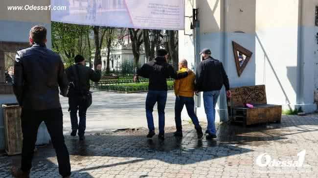 В Одессе киевского нардепа облили нечистотами