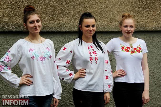 Вышиванка - больше чем мода: студенческая молодежь Измаила выстроилась в виде "вышиванкового" сердца