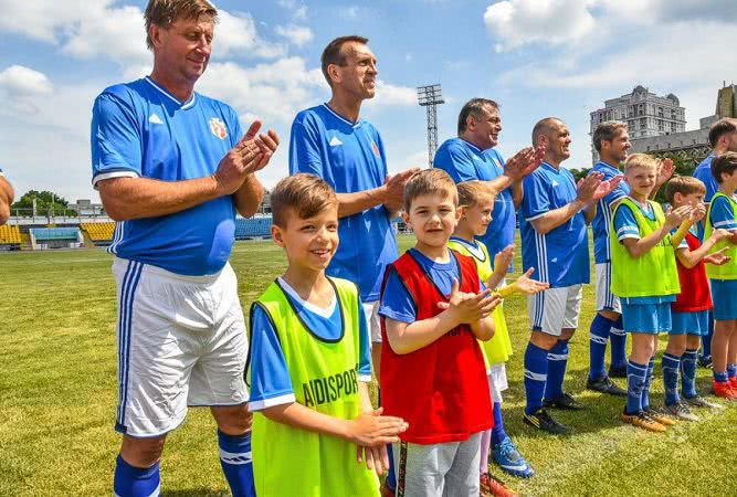 Ученики AMIDI SPORT CLUB вывели на футбольное поле Сборную Одесского горсовета и ФК «Ришелье» (фото, видео)