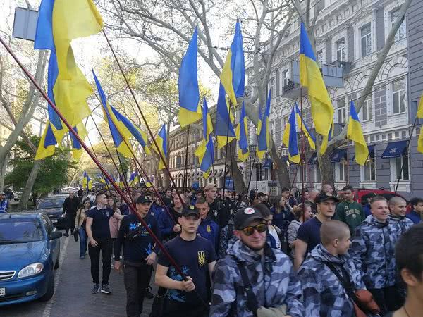 В пятую годовщину майской трагедии радикалы устроили победное шествие в Одессе