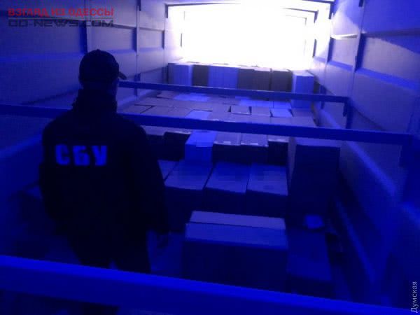 На трассе Одесса-Киев задержали фуру с крупной партией контрабанды