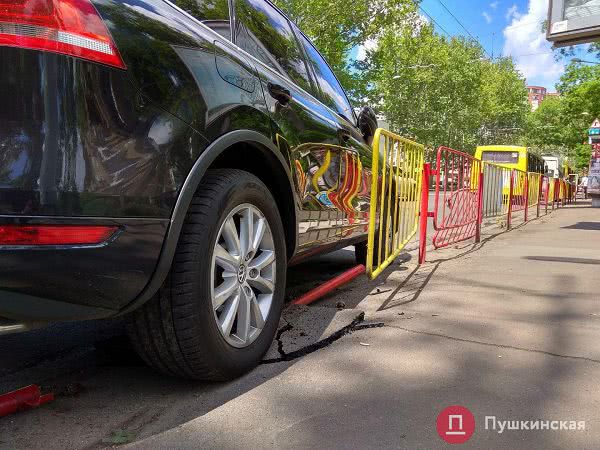 В Одессе столкнулись две иномарки, пострадал пешеход. Фото