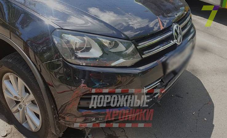 В Одессе автомобиль вылетел на тротуар и сбил пешехода (фото)
