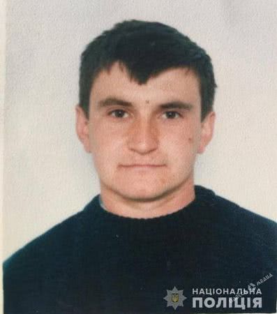 Обстрелял машину полицейских: в Одесской области разыскивают вооруженного мужчину