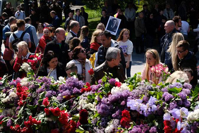 В День Победы по Одессе прошел Бессмертный полк, не обошлось без провокаций 