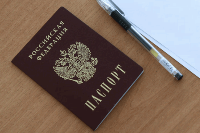 В ДНР с самого утра люди идут подавать документы на российские паспорта