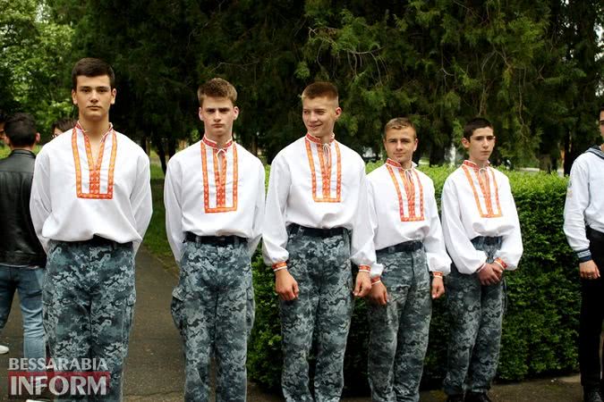 Вышиванка - больше чем мода: студенческая молодежь Измаила выстроилась в виде "вышиванкового" сердца