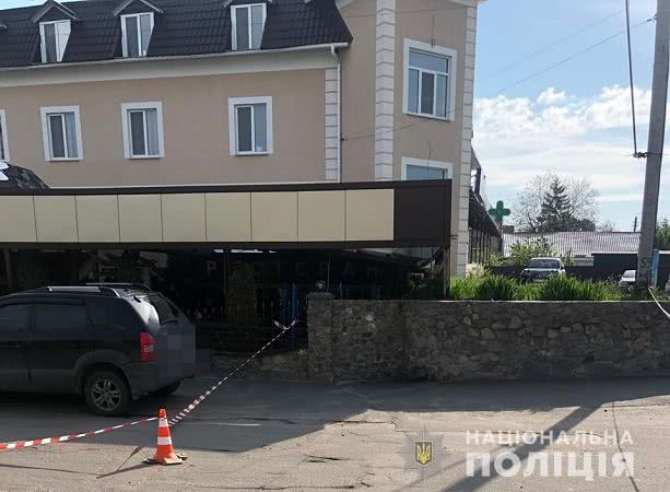 В кафе под Киевом  мужчина смертельно ранил майора полиции