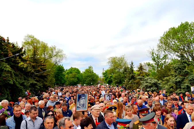 Живой коридор, митинг-реквием, выставка и праздничный концерт: в Белгород-Днестровском отметили День Победы