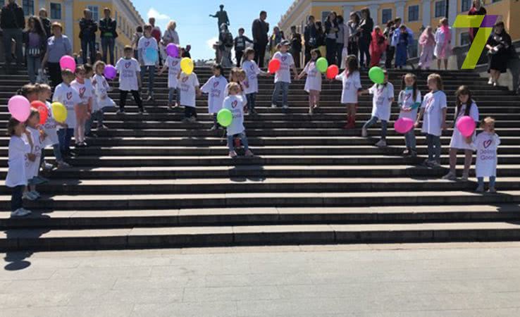 В Одессе ко Дню матери устроили флешмоб (фото)