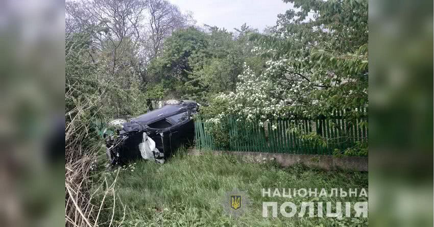 Под Одессой водитель легковушки насмерть сбил двух пенсионерок