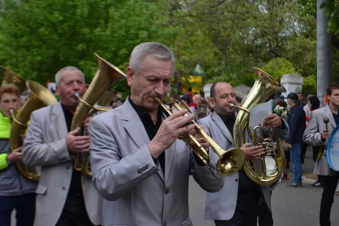 Живой коридор, митинг-реквием, выставка и праздничный концерт: в Белгород-Днестровском отметили День Победы