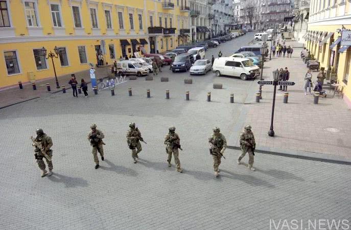 В этом году на 2 мая СБУ не решилось вывести вооруженный спецназ и технику на улицы Одессы (видео)