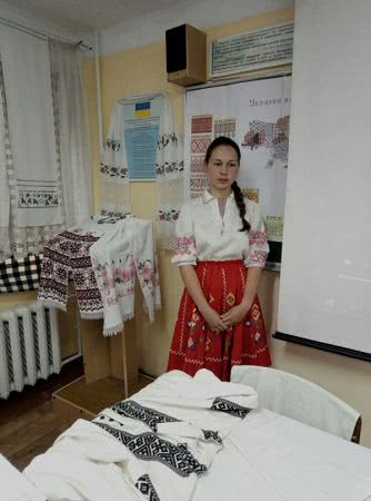 Вышиванка - больше чем мода: студенческая молодежь Измаила выстроилась в виде "вышиванкового" сердца