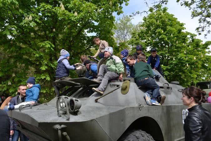 Живой коридор, митинг-реквием, выставка и праздничный концерт: в Белгород-Днестровском отметили День Победы