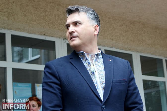 Вышиванка - больше чем мода: студенческая молодежь Измаила выстроилась в виде "вышиванкового" сердца