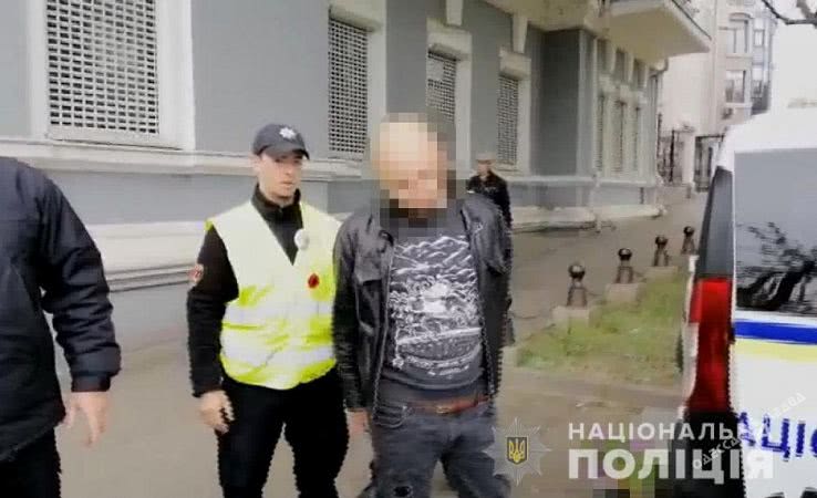 Пришел на празднование Дня Победы с запрещенной символикой: в Одессе задержали мужчину за георгиевскую ленточку
