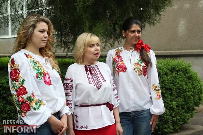 Вышиванка - больше чем мода: студенческая молодежь Измаила выстроилась в виде "вышиванкового" сердца