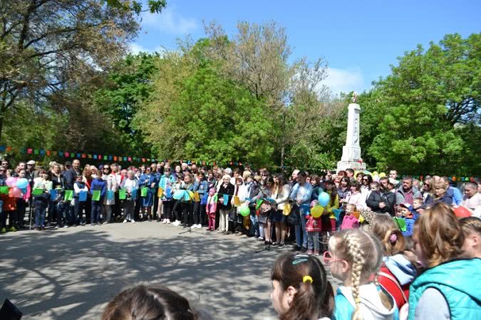 Живой коридор, митинг-реквием, выставка и праздничный концерт: в Белгород-Днестровском отметили День Победы