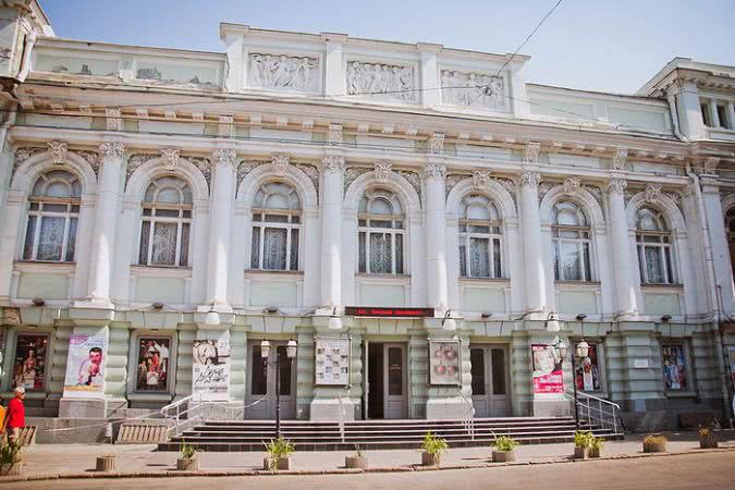 Украинский театр ищут косу, резиновые калоши и оцинкованные тазы — для премьеры