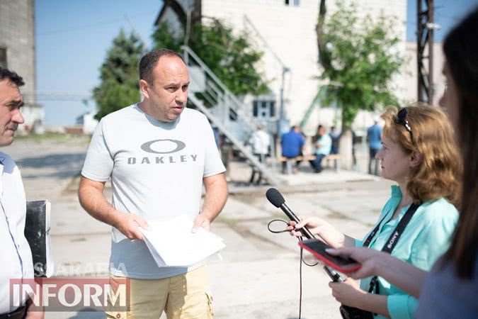 Фермеры Бессарабии пытаются вывезти свое зерно, оказавшееся в «заложниках» Измаильского элеватора — полиция им препятствует