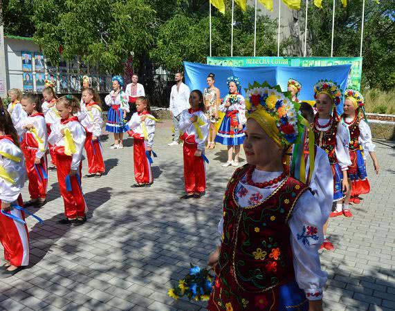 В Белгород-Днестровском районе по случаю Дня Конституции возлагали цветы Героям Небесной Сотни