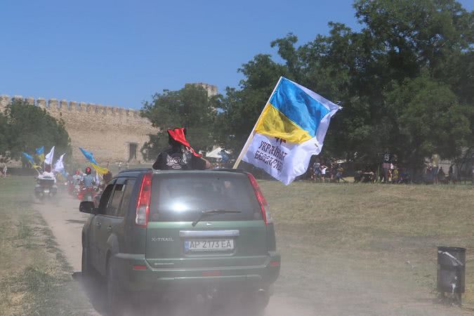 Байкеры в шароварах, казацкий двобой и украинский фольклор: в Аккерманской крепости отгремел фестиваль «Украинская Бессарабия»