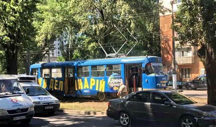 В Одессе парень попал под трамвай из-за наушников