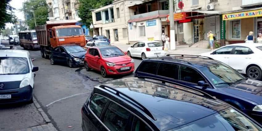 В Одесі сталася ДТП за участю відразу семи машин — відео