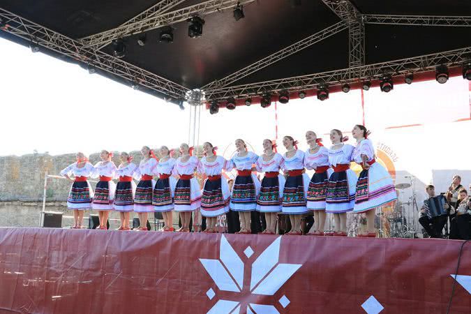 Байкеры в шароварах, казацкий двобой и украинский фольклор: в Аккерманской крепости отгремел фестиваль «Украинская Бессарабия»