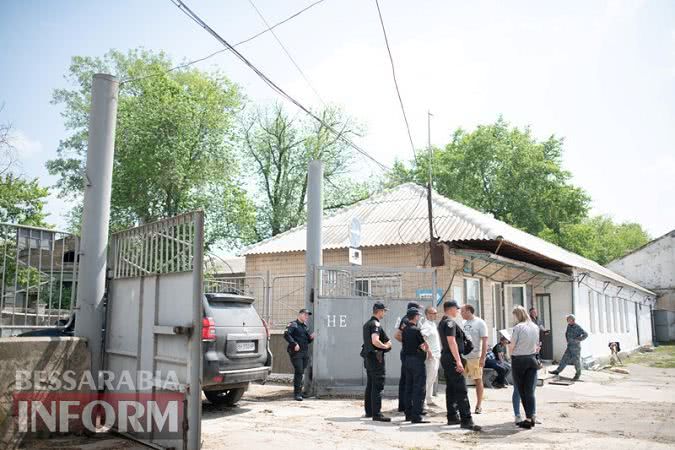 Фермеры Бессарабии пытаются вывезти своё зерно, оказавшееся в "заложниках" Измаильского элеватора - полиция им препятствует