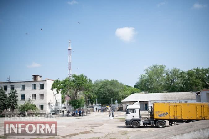 Фермеры Бессарабии пытаются вывезти своё зерно, оказавшееся в "заложниках" Измаильского элеватора - полиция им препятствует