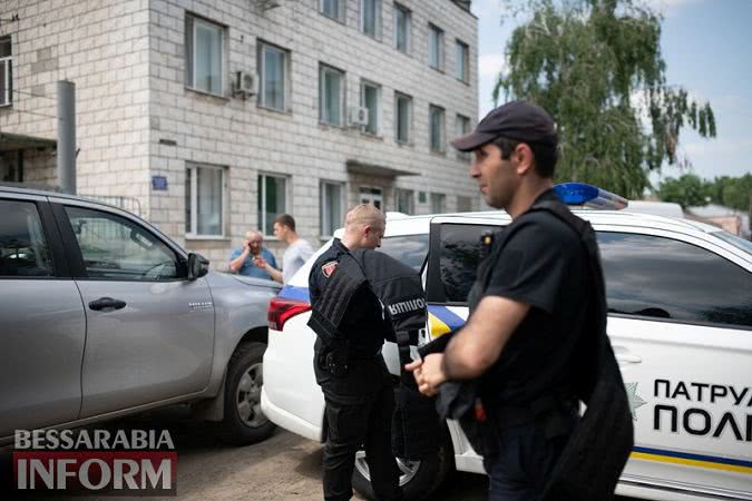 Фермеры Бессарабии пытаются вывезти своё зерно, оказавшееся в "заложниках" Измаильского элеватора - полиция им препятствует