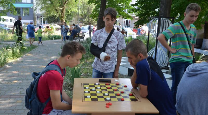 Свинка Пеппа, Фиксики, лотерея, игры и сладкие угощения: в Татарбунарах по случаю Дня защиты детей состоялся яркий праздник