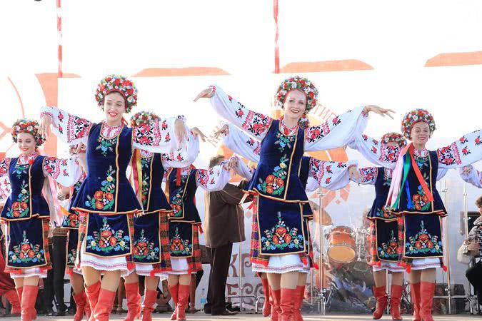 Байкеры в шароварах, казацкий двобой и украинский фольклор: в Аккерманской крепости отгремел фестиваль «Украинская Бессарабия»