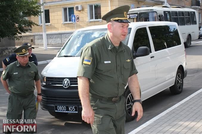 Визит нового главы Госпогранслужбы в Измаил: обновленному военному госпиталю вручили новое медоборудование и реанимобиль