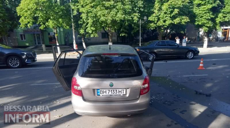 В Измаиле в результате утреннего ДТП на проспекте Мира Skoda превратилась в кучу металлолома
