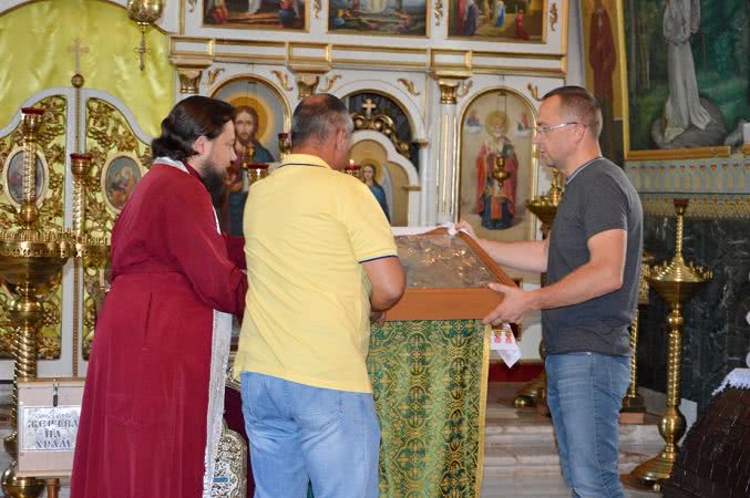 В уникальный полуподземный Свято-Николаевский храм Килии передали икону, спасенную от вандалов более 50 лет назад