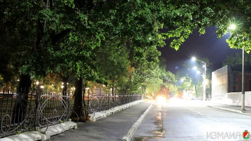 Модернизация уличного освещения в Измаиле: с начала года установлено 260 опор и смонтировано почти тысячу светильников