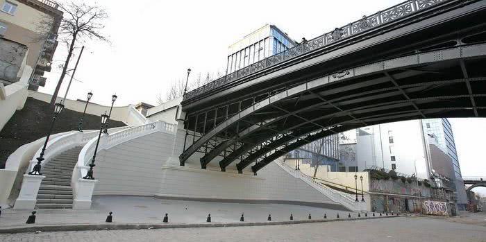 Под мостом Коцебу устроят вернисаж художников с музыкой