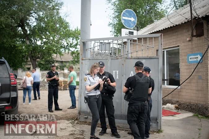Фермеры Бессарабии пытаются вывезти своё зерно, оказавшееся в "заложниках" Измаильского элеватора - полиция им препятствует