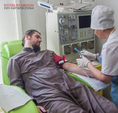 Одесские православные священники выступили донорами для детей