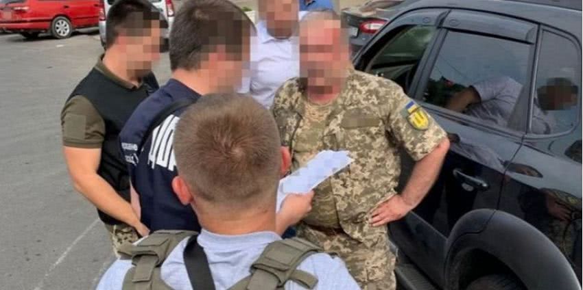 В Одесі СБУ затримала військкома, який торгував військовими квитками