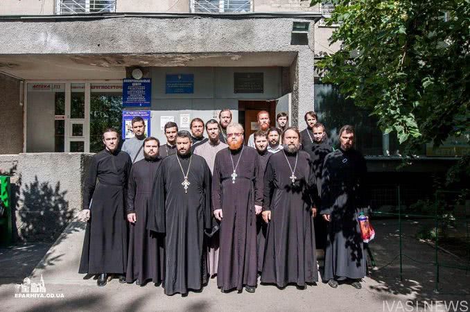 Православные священники Одесчины сдали кровь для маленьких пациентов