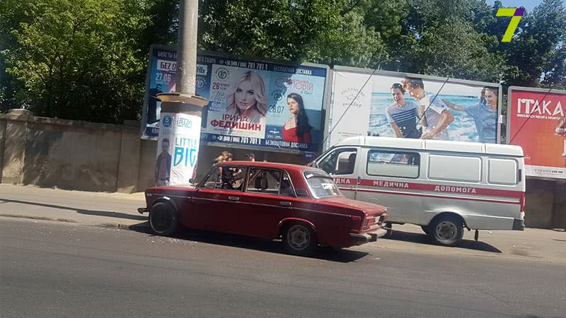 ДТП в Приморском районе Одессы: ВАЗ влетел в столб