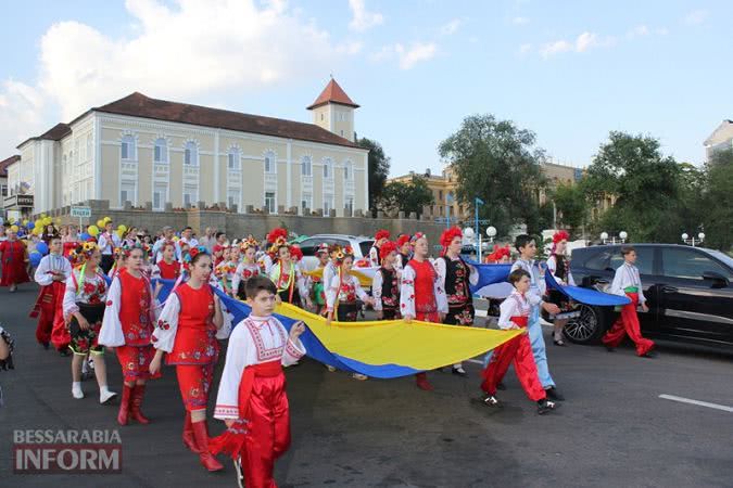 В Измаиле прошел праздничный парад «Выпускник-2019» (фоторепортаж)