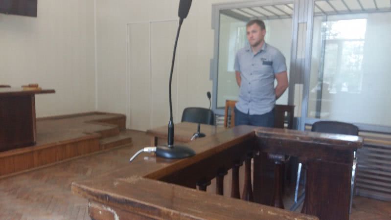Год тюрьмы получил сын браконьера, который напал на известного эколога в Одесской области и украл у него планшет