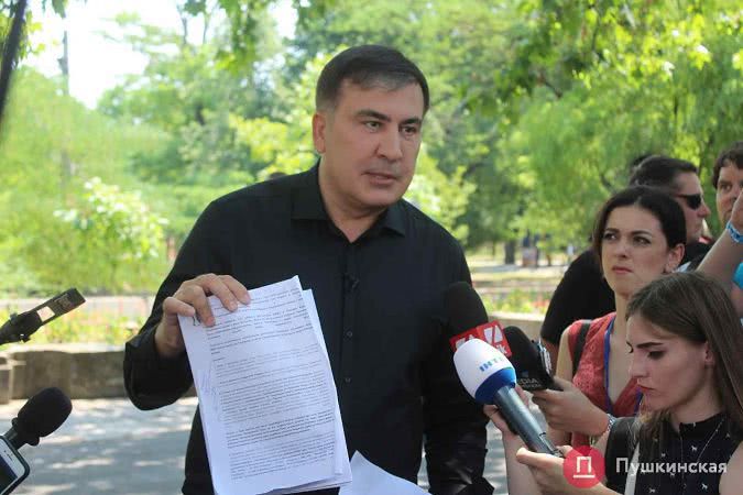 Саакашвили принес в суд «черную бухгалтерию» Труханова. Ее опубликовали в интернете